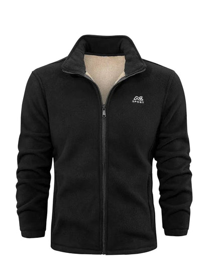 Schwarze Fleecejacke mit Reißverschluss, hohem Kragen und gesticktem Logo. Ideal für Outdoor-Aktivitäten, warm und bequem. Herrenmode, Sportbekleidung.