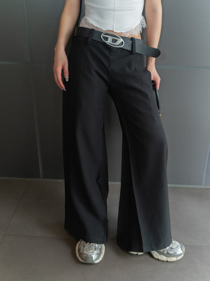 Women's suit pants with low waist, wide leg, and extended fit – Elegant style