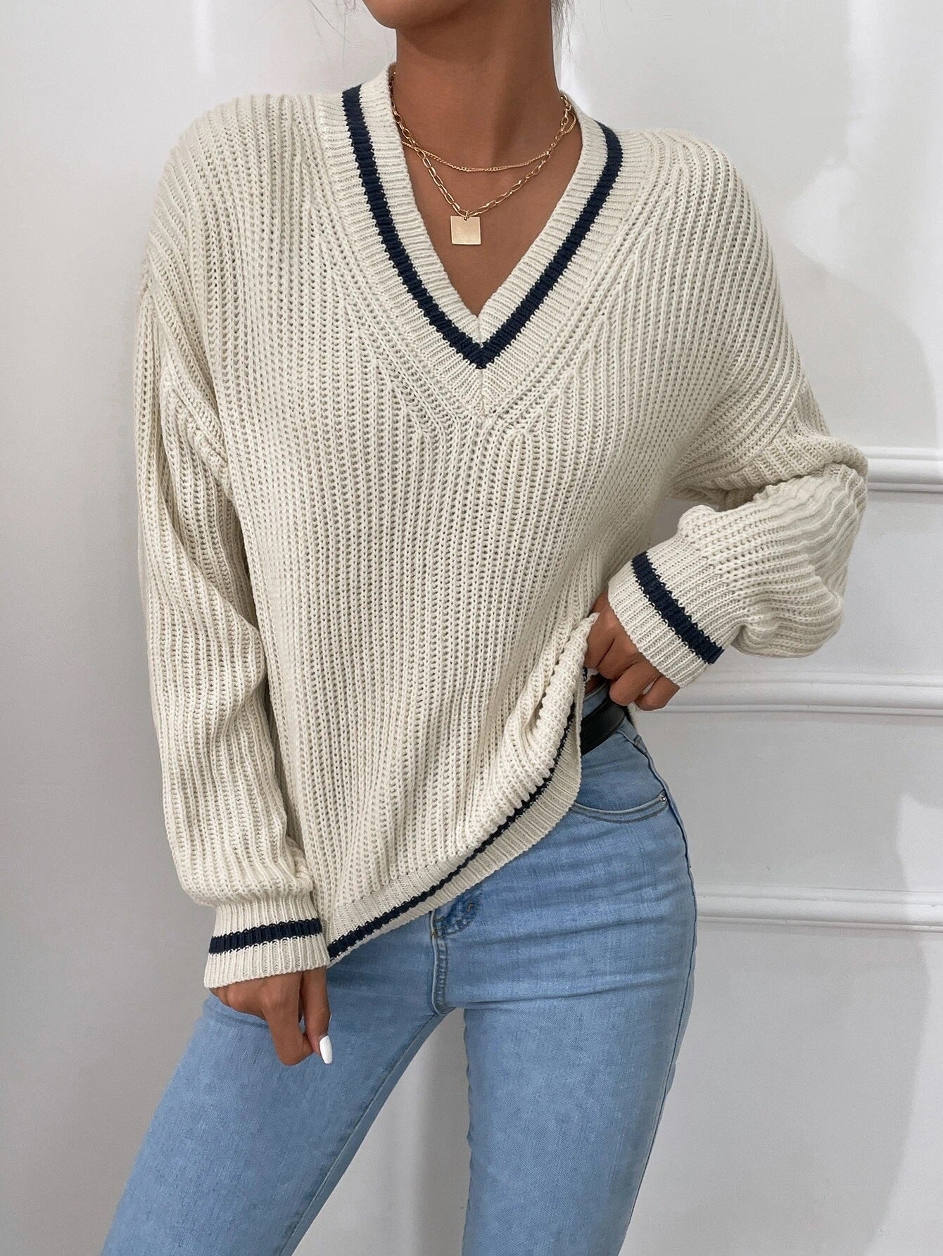 Women's V-neck Sweater Long Sleeve Braided Pattern Knit Sweater