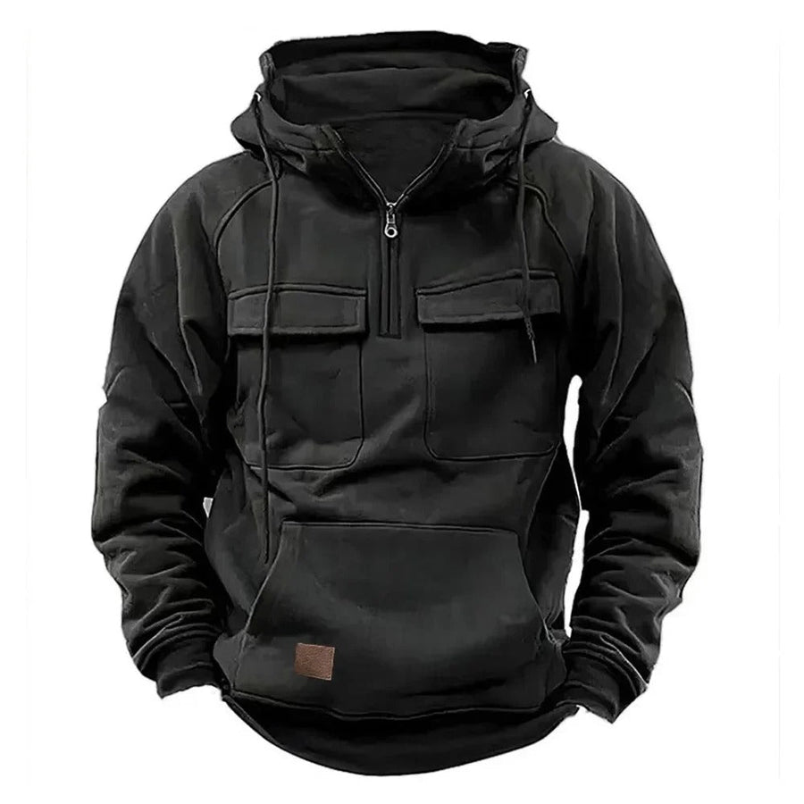 Schwarzer taktischer Hoodie mit Kapuze, Reißverschluss und Kängurutasche. Robustes Design, ideal für Outdoor-Aktivitäten und Freizeitkleidung.
