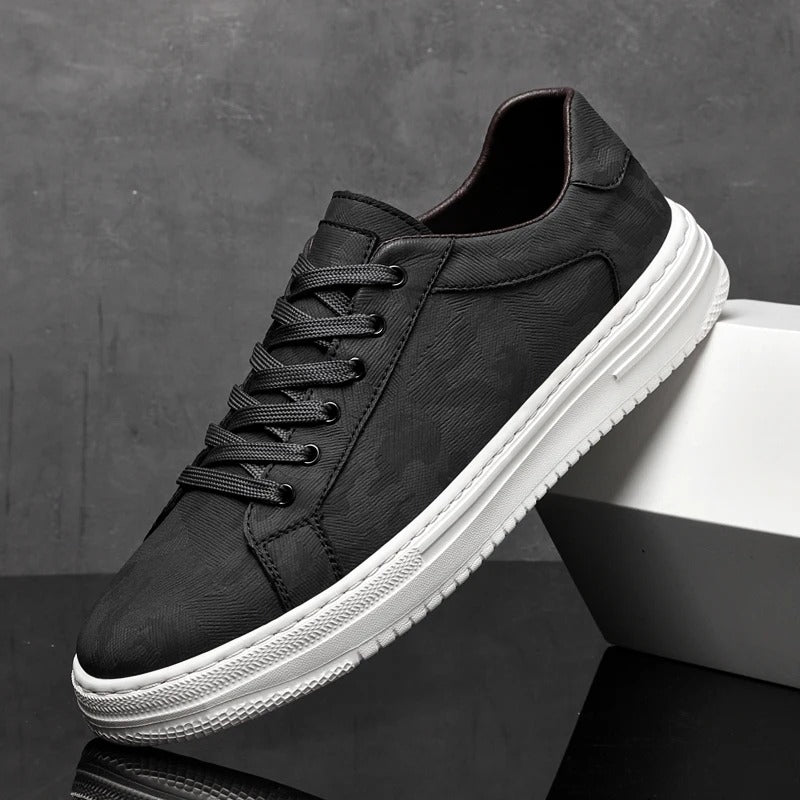 Herren-Sneaker mit genähtem Obermaterial und klarer Linienführung