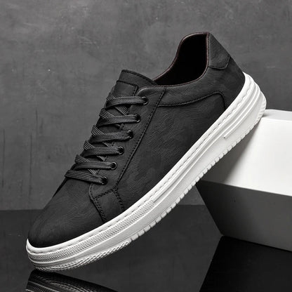 Herren-Sneaker mit genähtem Obermaterial und klarer Linienführung