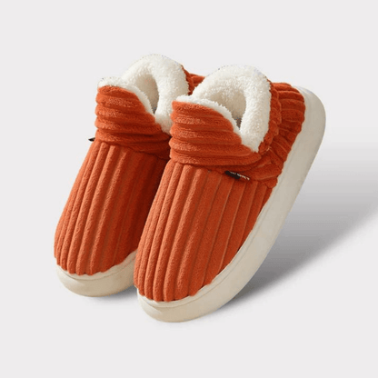 Orange Hausschuhe mit Plüschfutter, rutschfeste Sohle, warm und bequem, ideal für den Winter. Perfekte Pantoffeln für gemütliche Abende zu Hause.