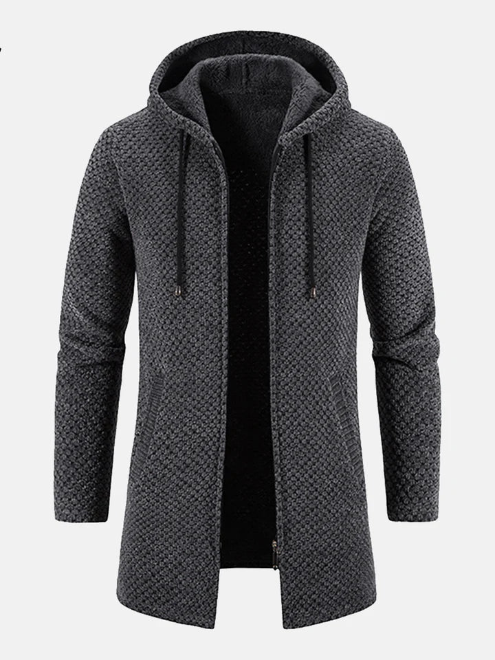 Grauer Herrenmantel mit Kapuze, Strickmuster und Reißverschluss. Modischer Wintermantel, warm und stilvoll für kalte Tage.