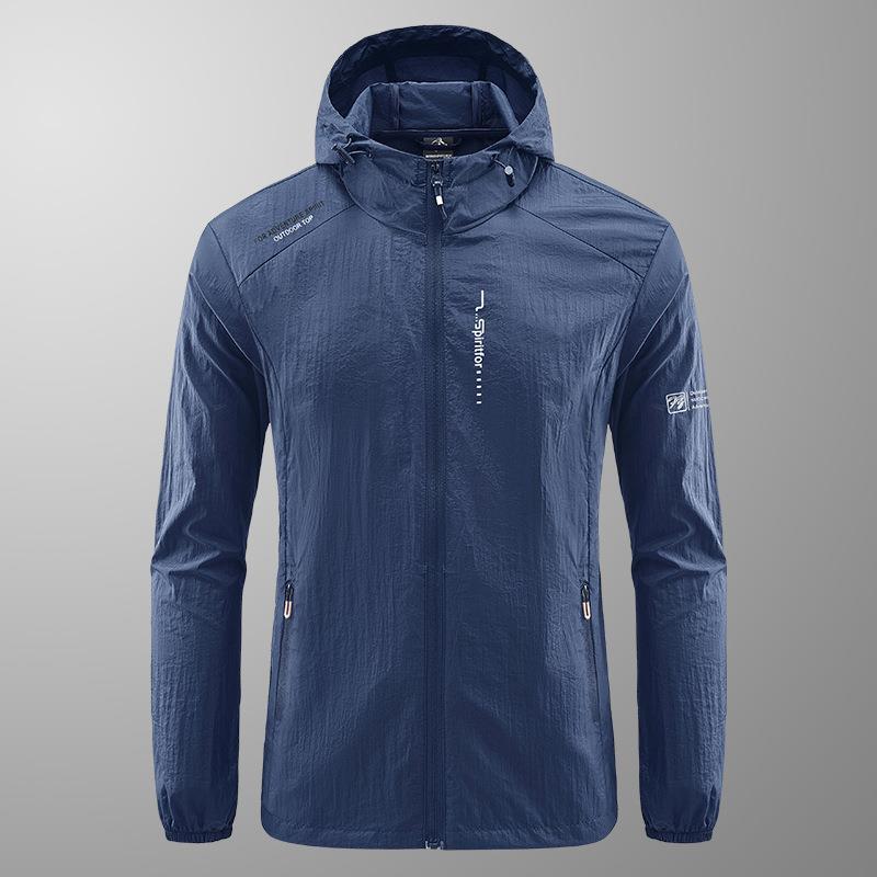 Dunkelblaue Herren-Windjacke mit Kapuze, Reißverschluss und Taschen. Leichte Outdoor-Jacke, ideal für Wandern und Sport.