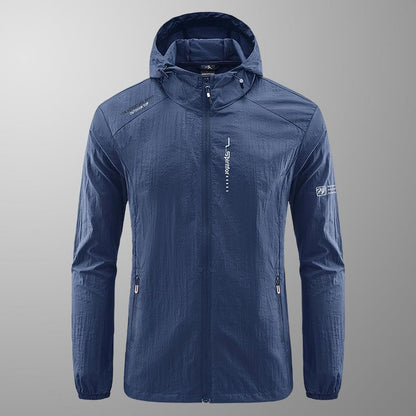 Dunkelblaue Herren-Windjacke mit Kapuze, Reißverschluss und Taschen. Leichte Outdoor-Jacke, ideal für Wandern und Sport.