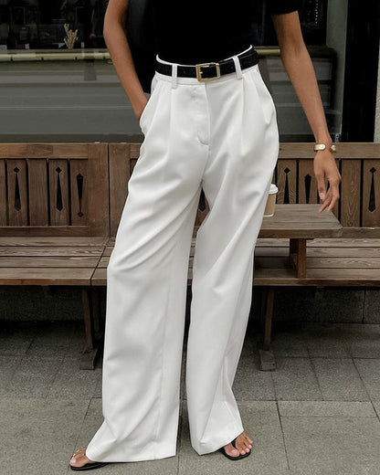 Women's pants with high waist, straight leg, and relaxed fit – Classic style