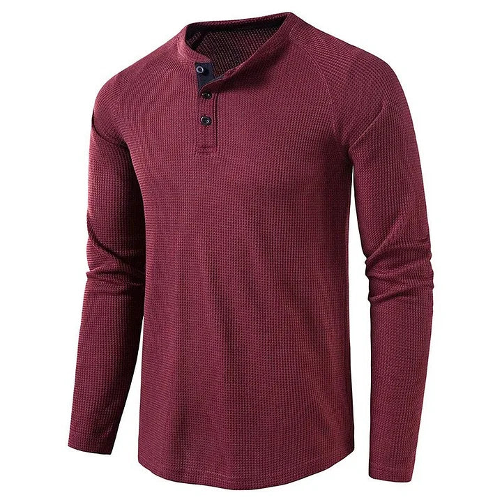 Bordeauxrotes Herren-Henley-Shirt mit langen Ärmeln und Knopfleiste, aus Baumwollmischung. Perfekt für Freizeitmode und Herbstoutfits.