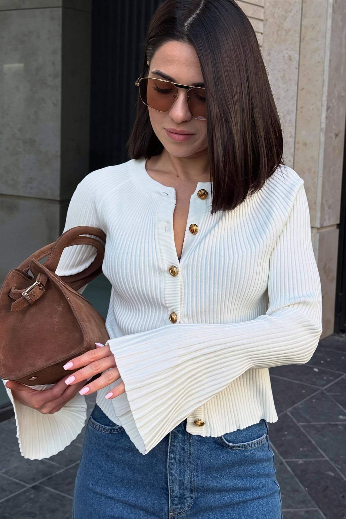 Damen-Rippstrick-Cardigan mit Trompetenärmeln und Knopfleiste