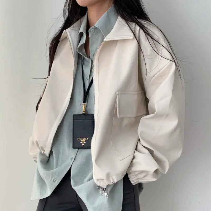 Women's short jacket with lapel collar and zip pockets – transitional style
