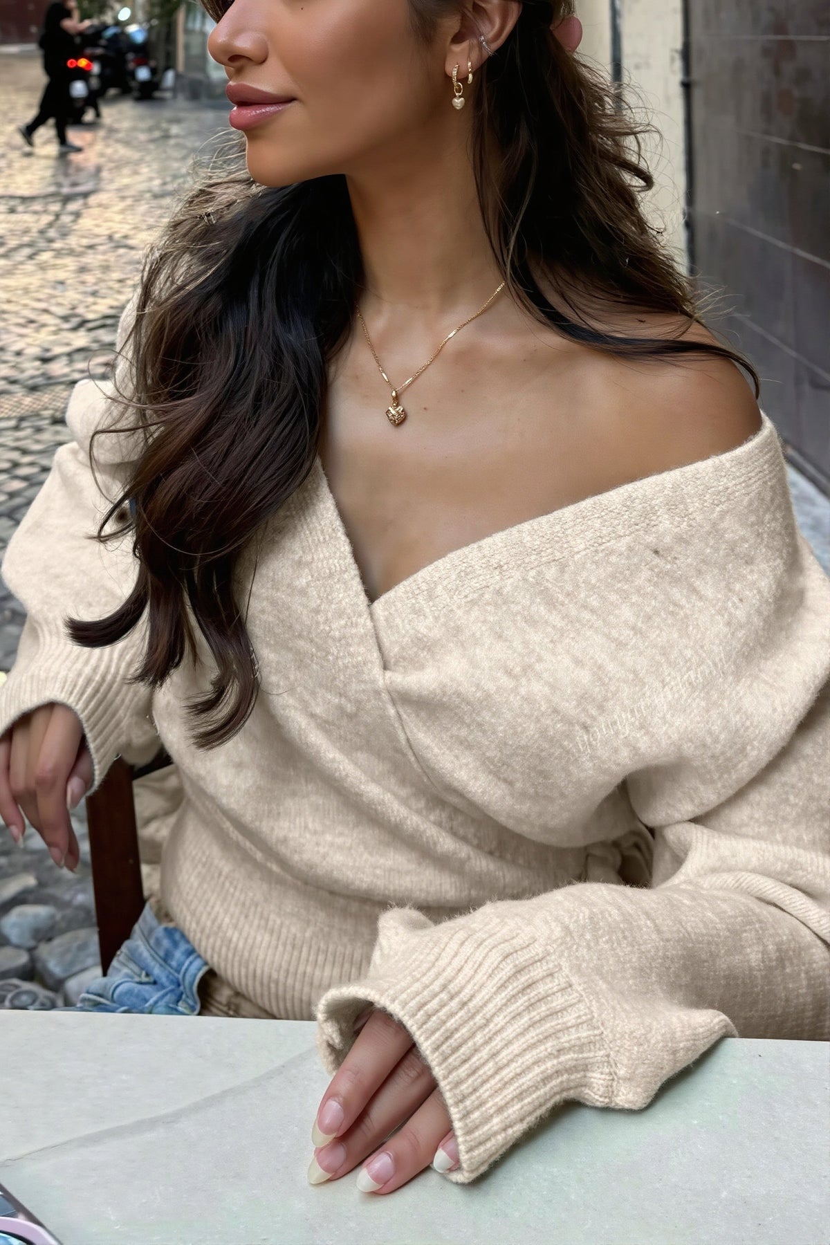 Wickelpullover für einen femininen Alltagslook