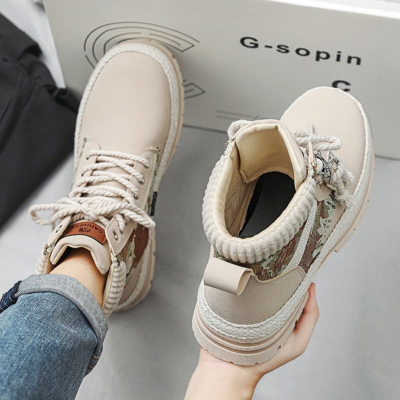 High lace-up boots for men with rounded toe and chunky heel