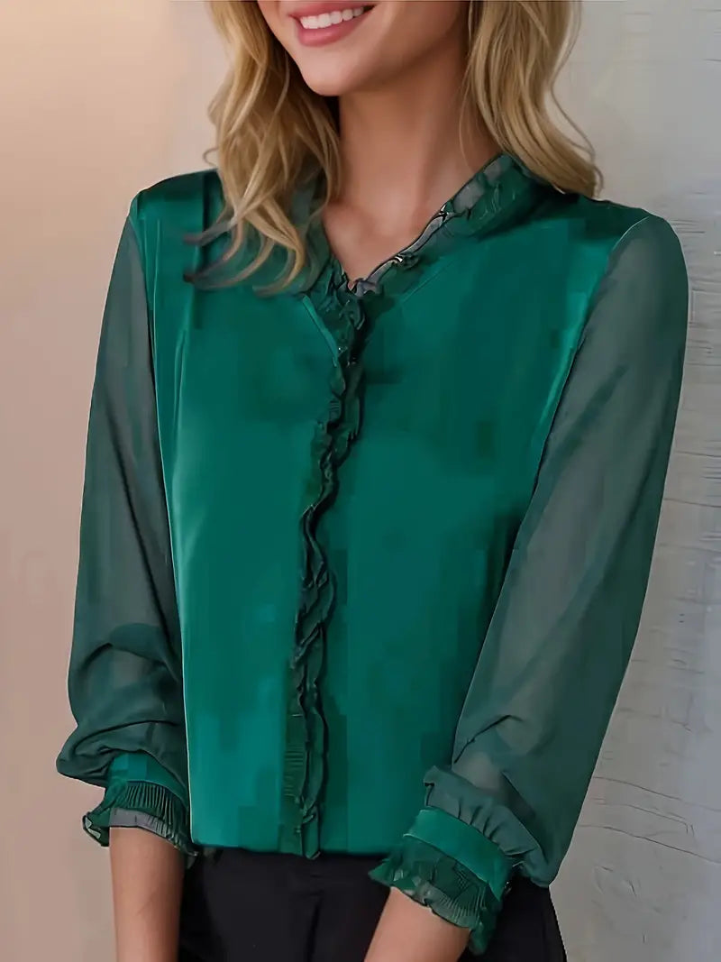 Grüne Damenbluse mit Rüschen, transparenten Ärmeln und V-Ausschnitt. Elegante Mode, ideal für Büro und Freizeit. Hochwertige Damenbekleidung.