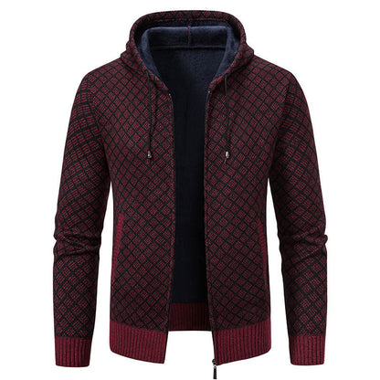 Dunkelrote Strickjacke mit Kapuze, geometrischem Muster und Reißverschluss. Modische Herrenbekleidung, ideal für Herbst und Winter.