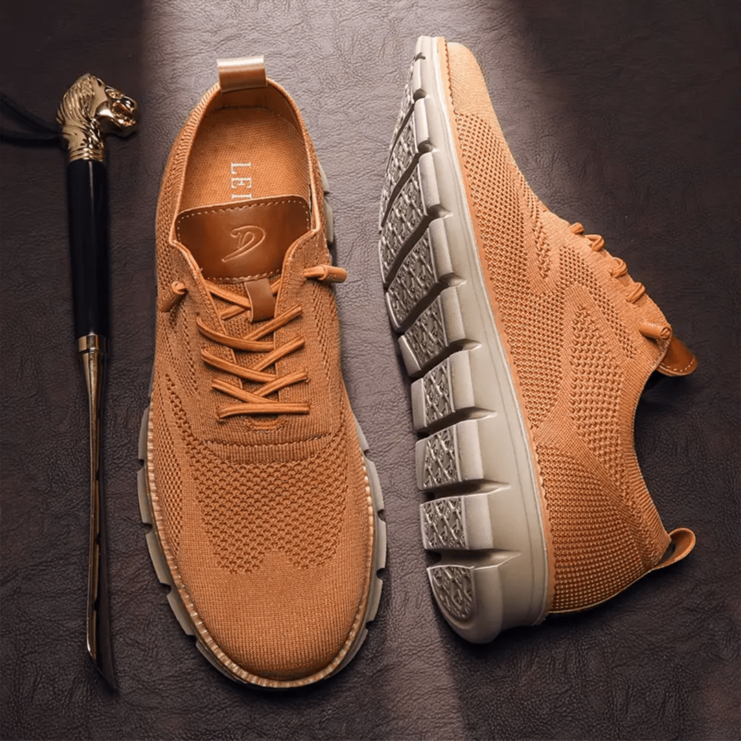 Herren Sneaker in Beige, atmungsaktives Strickmaterial, flexible weiße Sohle, modisches Design, ideal für Freizeit und Sport.