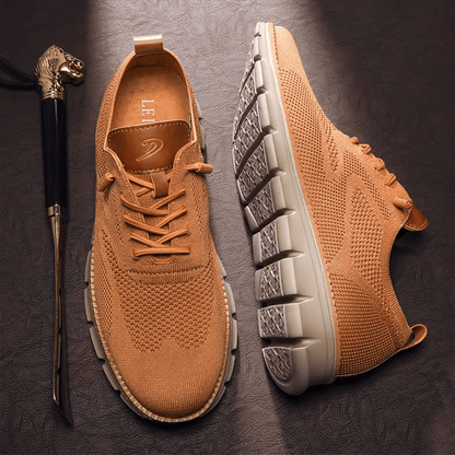 Herren Sneaker in Beige, atmungsaktives Strickmaterial, flexible weiße Sohle, modisches Design, ideal für Freizeit und Sport.