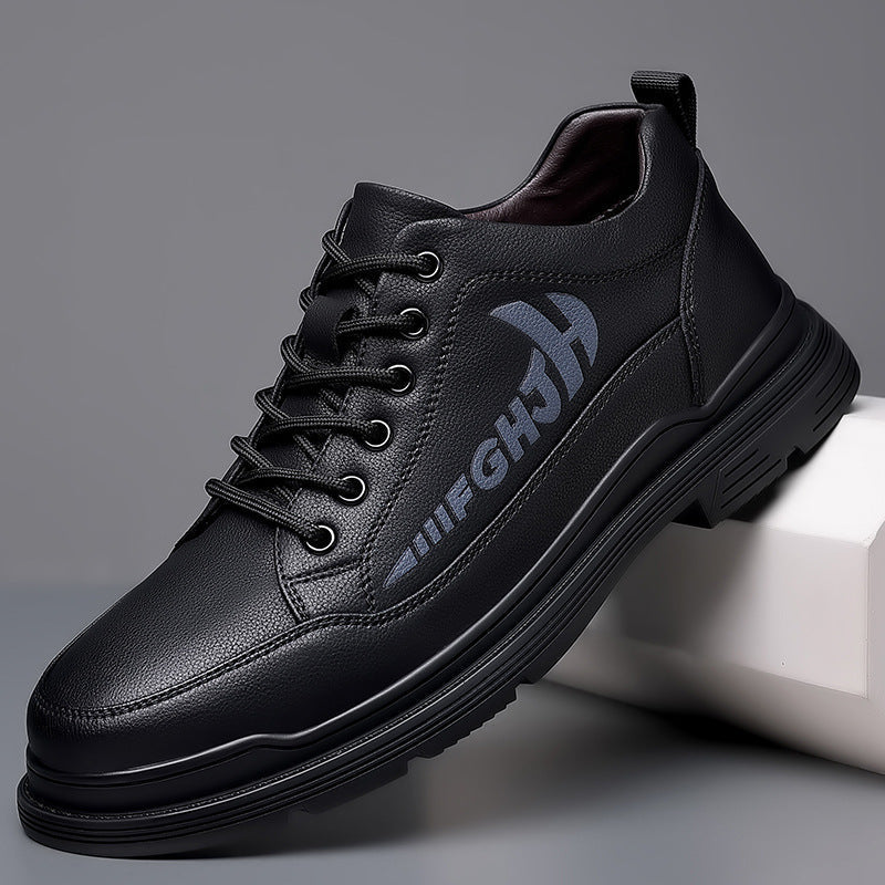 Men's work shoes with low shaft, rounded toe, and rubber sole