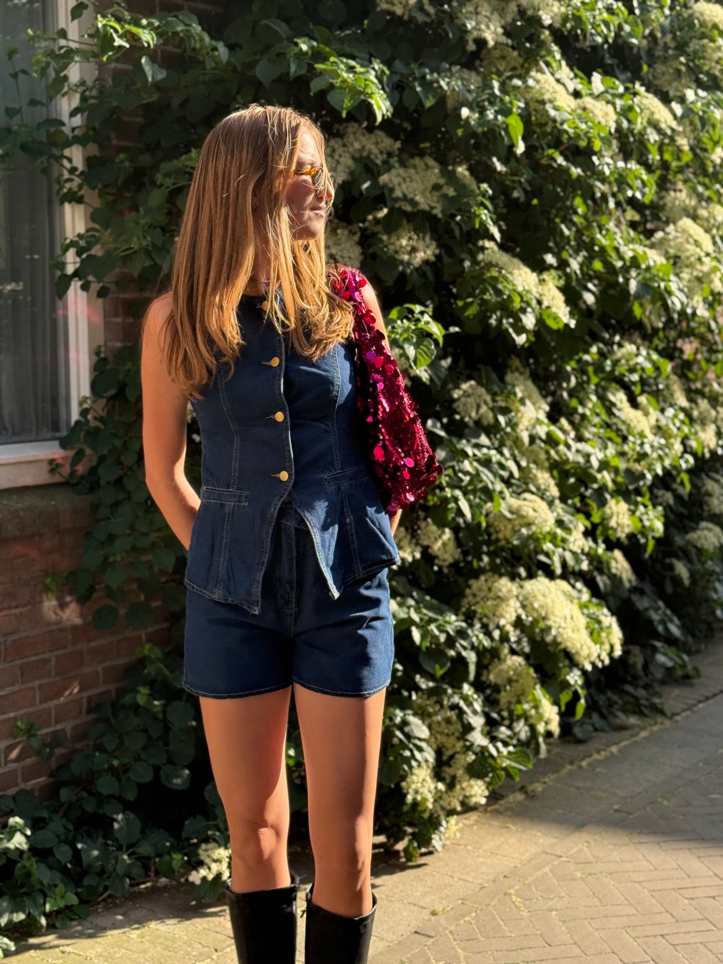 Zweiteiliges Damen Sommer Denim Set mit ärmelloser Weste und Shorts