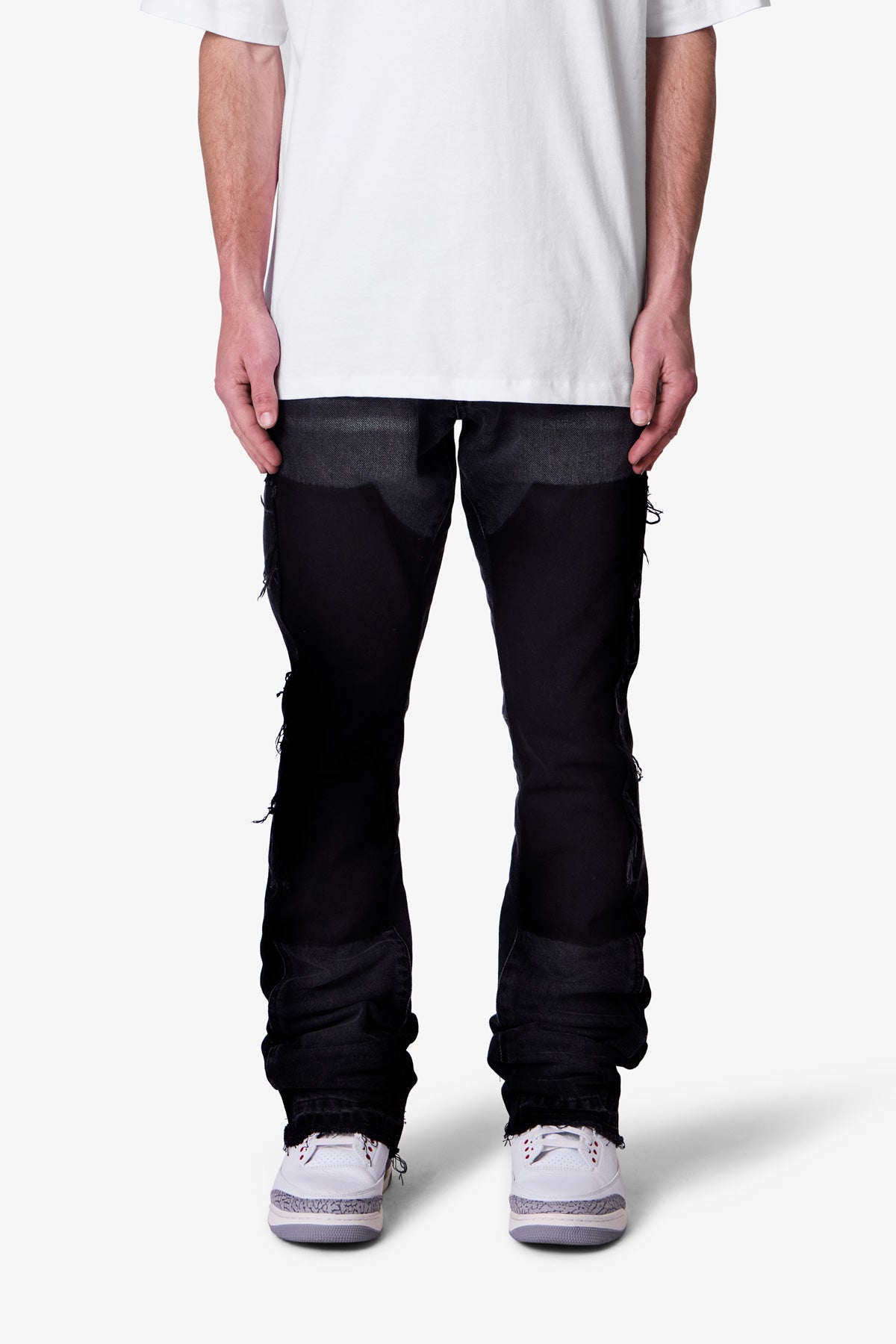 Herren Schlagjeans Slim Fit mit Einsatzdesign und offenem Saum – Denim-Stil