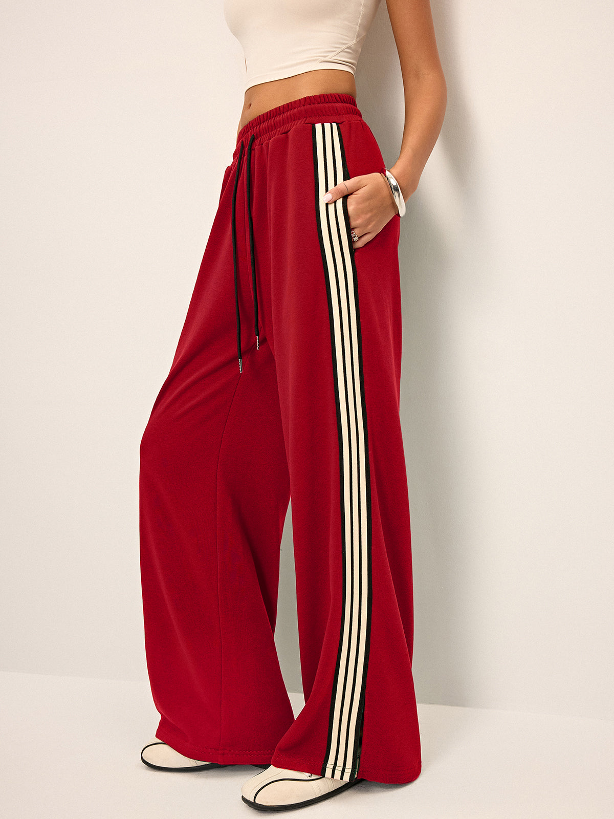 Damen Sweatpants mit weitem Bein und seitlichem Streifen, mittelhoher Bund, elastischer Taillenbund