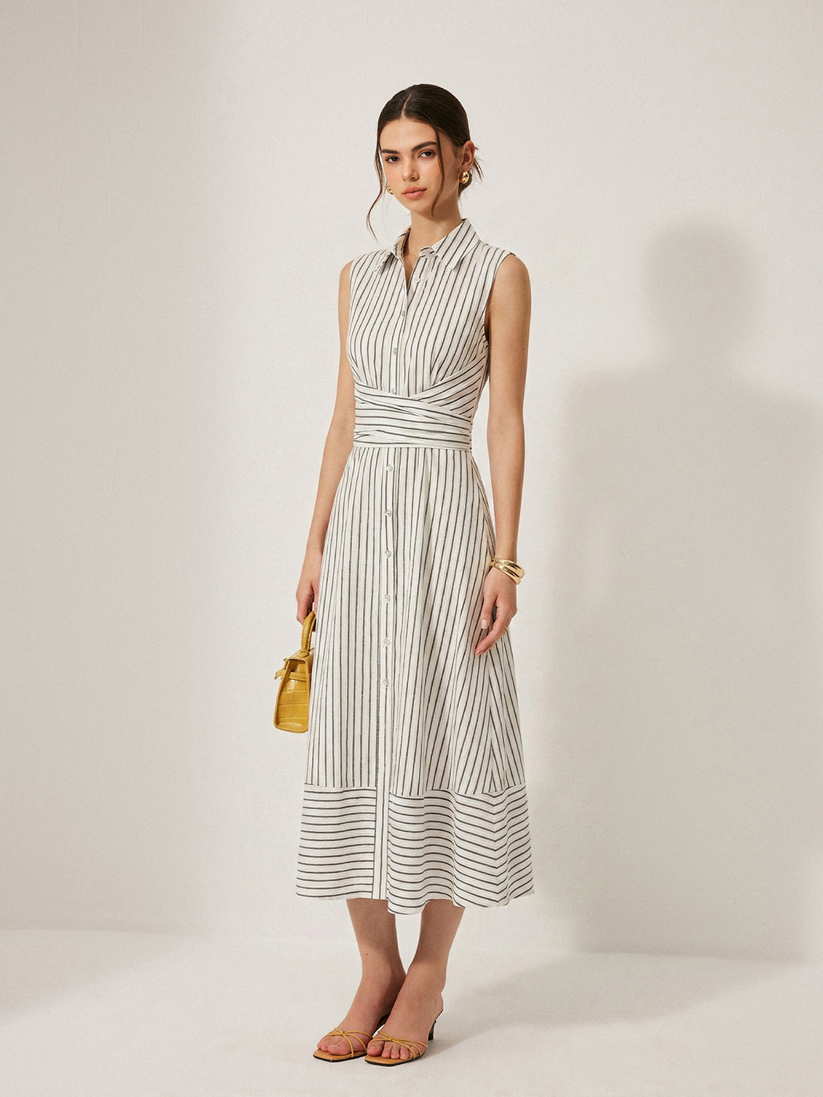 Gestreiftes Damen-Midikleid mit Kragen, ärmellos und Bindegürtel