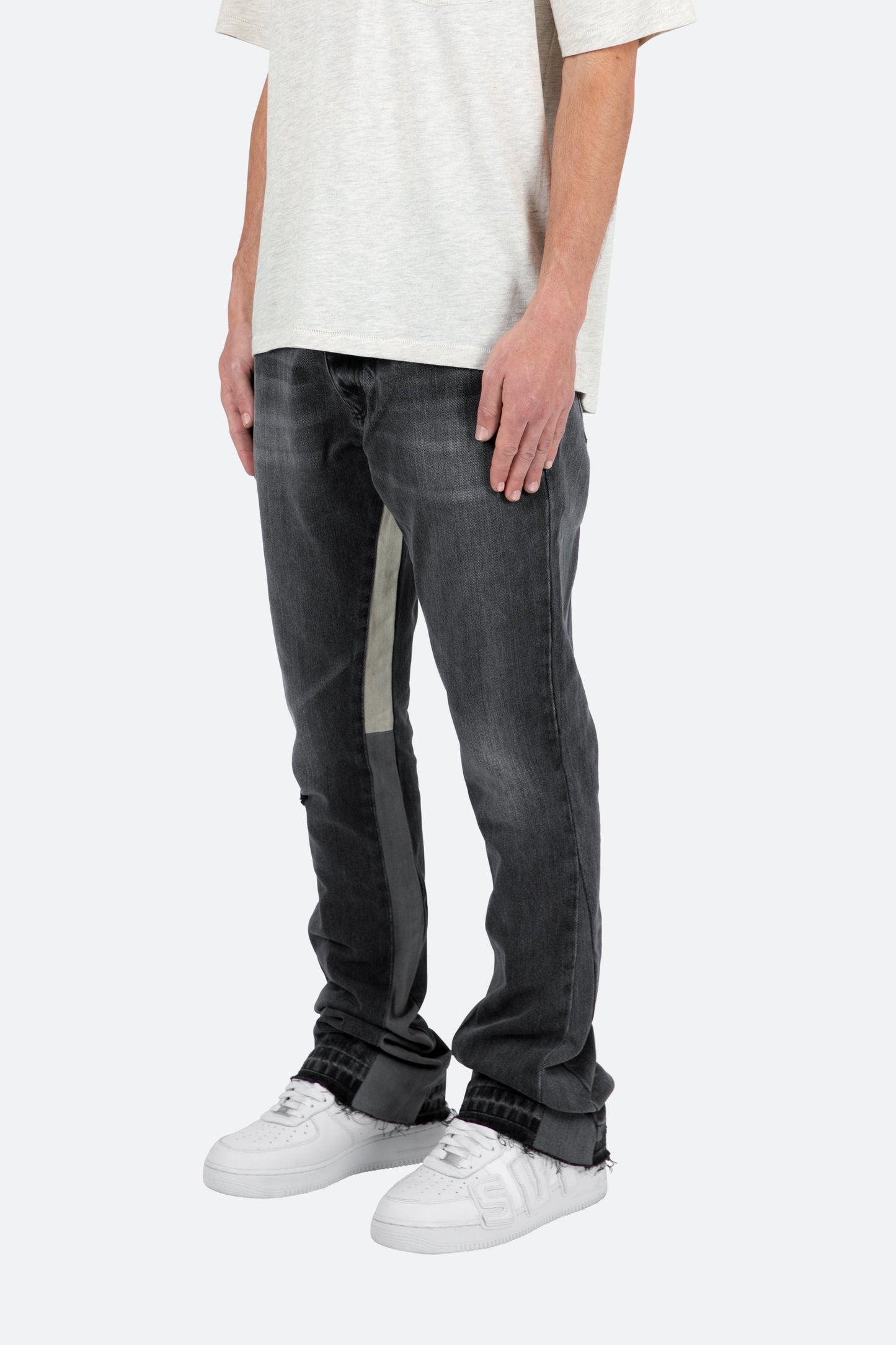 Herren Schlagjeans mit schmalem Oberschenkel und Kontrasteinsätzen – Gewaschener Denim-Stil