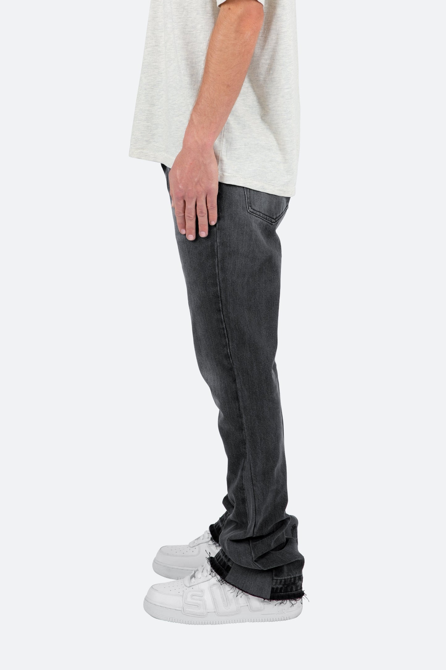 Herren Schlagjeans mit schmalem Oberschenkel und Kontrasteinsätzen – Gewaschener Denim-Stil