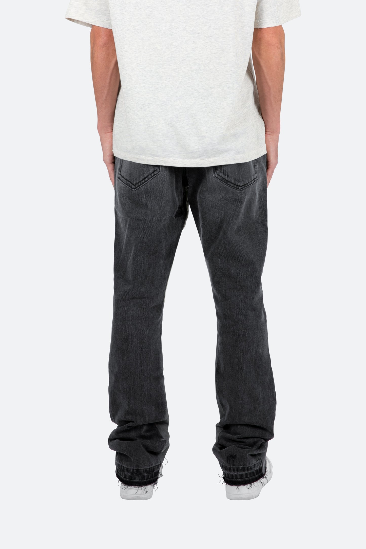 Herren Schlagjeans mit schmalem Oberschenkel und Kontrasteinsätzen – Gewaschener Denim-Stil