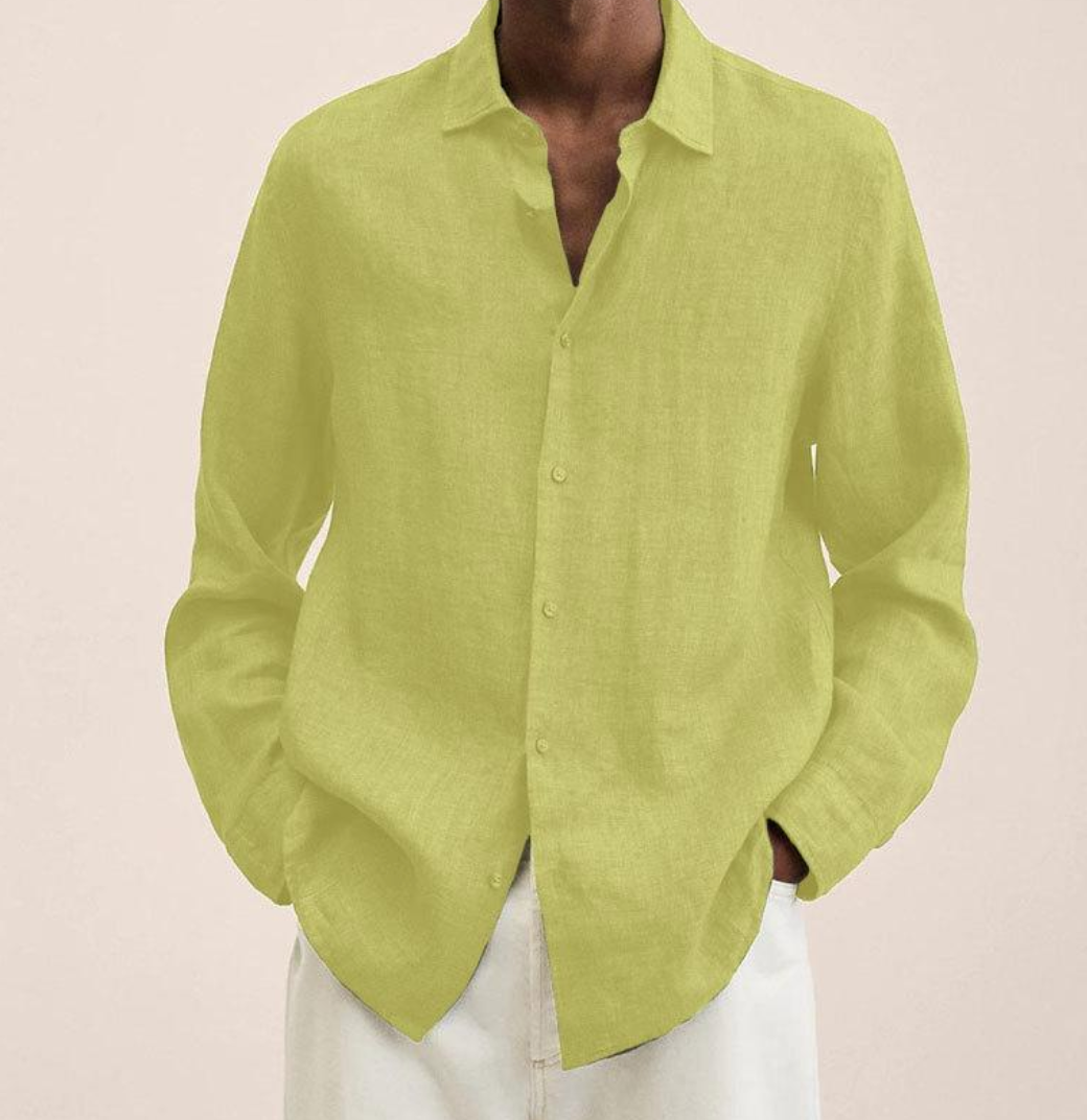 Herrenhemd aus Leinen in Hellgrün, langärmlig, lässiger Stil. Perfekt für Sommermode, atmungsaktiv und stilvoll. Ideal für Freizeitkleidung.
