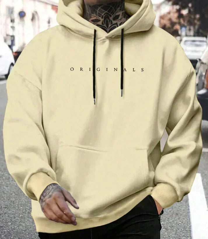 Detailansicht des Kordelzugs am Herren Hoodie im Streetwear-Stil