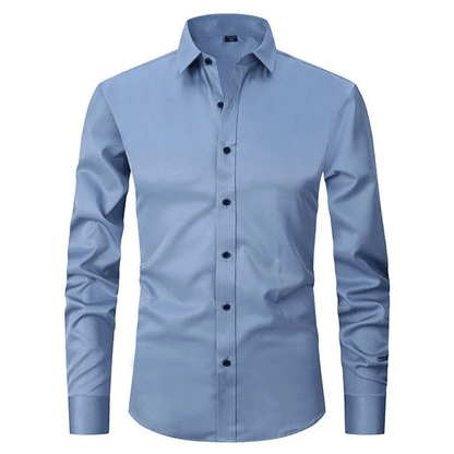 Herrenhemd in Hellblau, langärmelig, mit Knopfleiste und klassischem Kragen. Elegantes Design, ideal für Business und Freizeit.