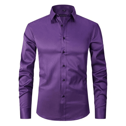 Lila Herrenhemd aus Satin mit Knopfleiste und klassischem Kragen, elegantes Design, ideal für formelle Anlässe und Business-Outfits.