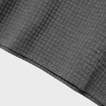 Grauer, kariert strukturierter Stoff, Nahaufnahme. Ideal für Mode, Textilien, Heimdekoration. Hochwertiges Material, vielseitig einsetzbar.