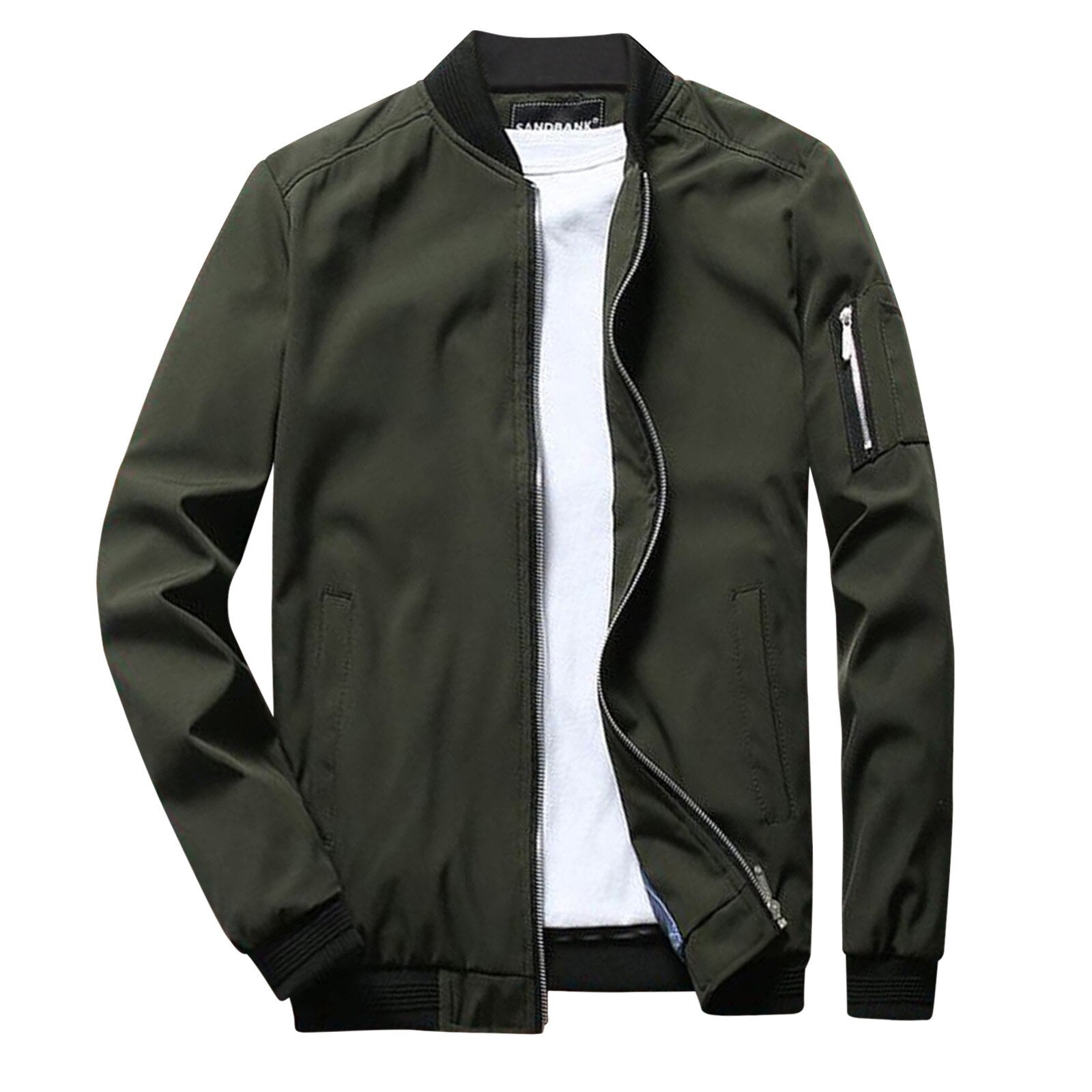 Dunkelgrüne Bomberjacke für Herren, Reißverschluss, Taschen, lässiger Stil, ideal für Herbstmode, kombiniert mit weißem T-Shirt.