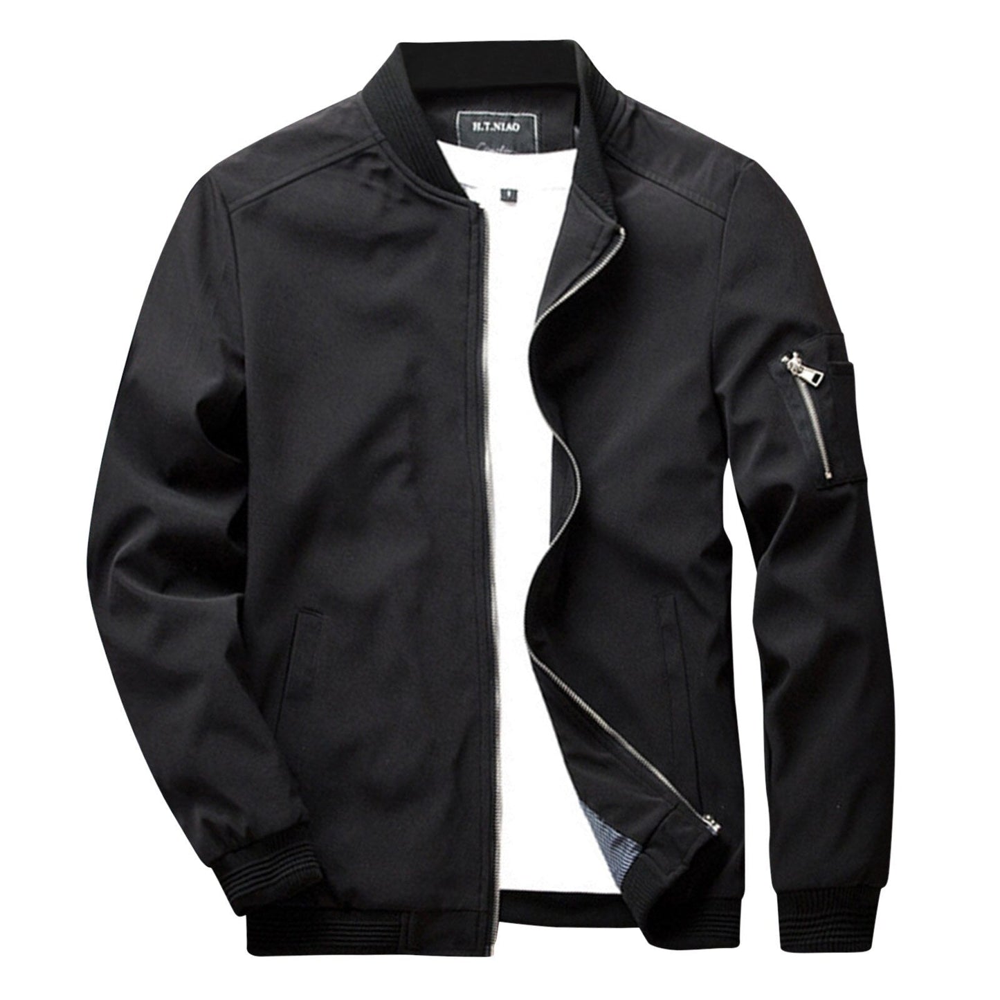 Schwarze Herren-Bomberjacke mit Reißverschluss, gerippten Bündchen und Ärmeltasche. Modische Übergangsjacke für Herbst und Frühling.