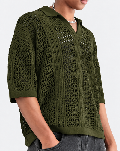 Detailaufnahme des durchbrochenen Lochmusters am Strickpolo
