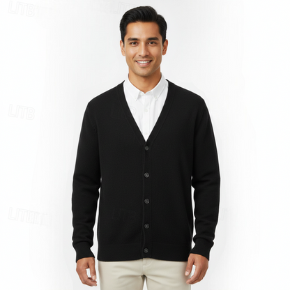 Vorderansicht eines Herren-Cardigans mit Regular Fit und V-Ausschnitt