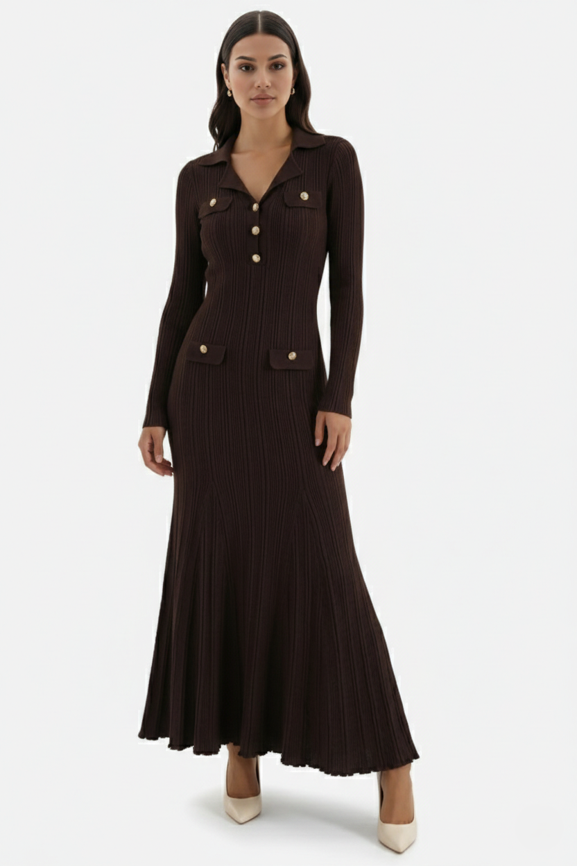 Detailansicht des weichen Stricks am Damen-Maxi-Strickkleid