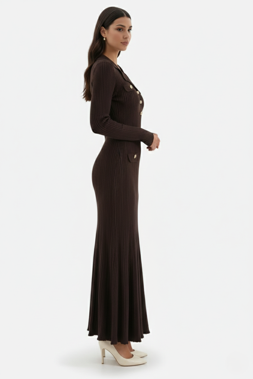 Damen-Maxi-Strickkleid mit langen Ärmeln von vorne gezeigt