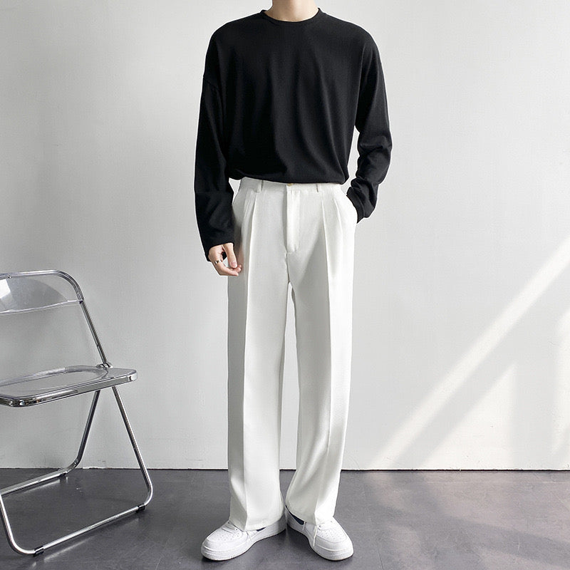 Herren-Stoffhose mit tailliertem Schnitt, Faltenfront und Gürtelschlaufen