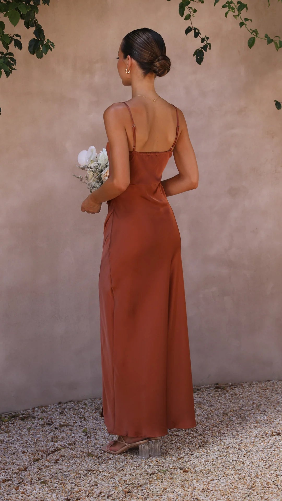 Elegantes Slipdress für Damen mit langer, fliessender Silhouette