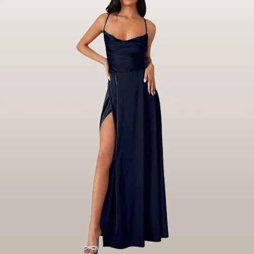 Elegantes dunkelblaues Abendkleid mit Spaghettiträgern und hohem Beinschlitz, ideal für formelle Anlässe und Partys.