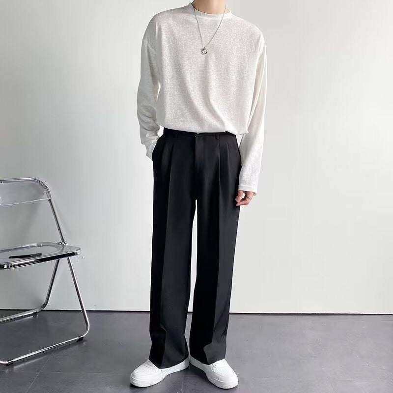 Herren-Stoffhose mit tailliertem Schnitt, Faltenfront und Gürtelschlaufen
