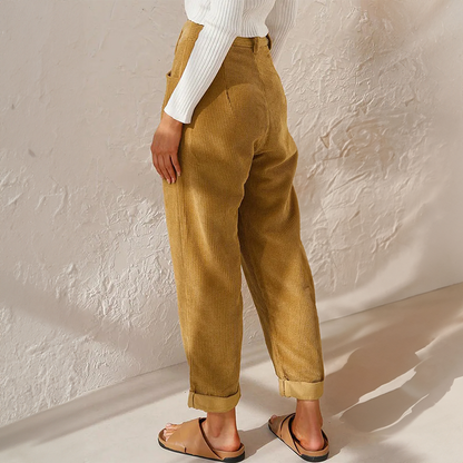 Damen-Cordhose mit hohem Bund und lockerem Schnitt von vorne
