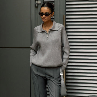 Damen-Strickpullover aus Feinstrick in der Seitenansicht