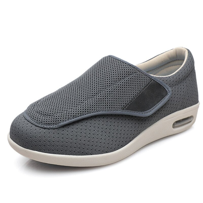 Men's shoes in wide fit with adjustable strap and padded insole