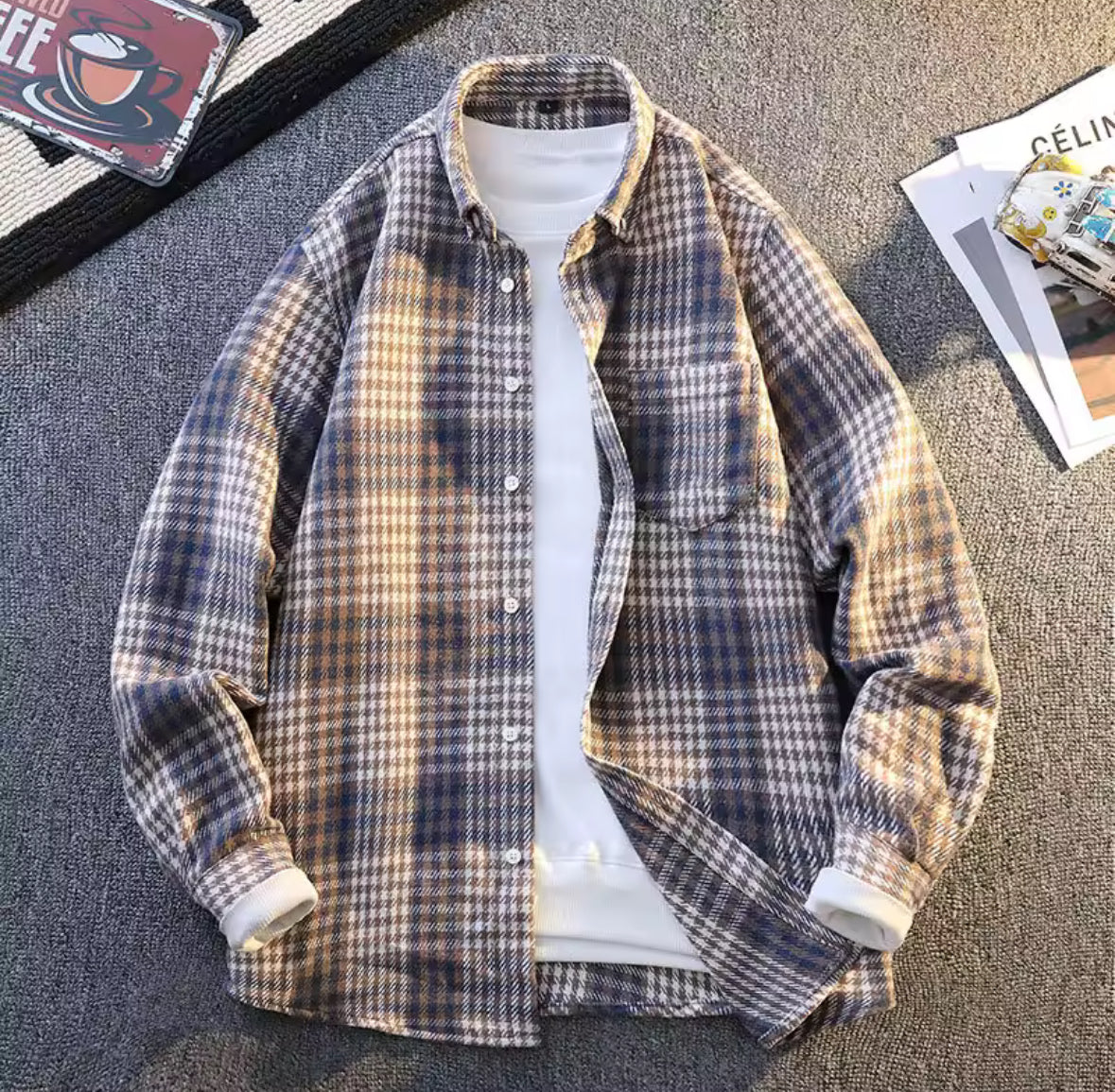 Men's Flannel Shirt with Checkered Pattern, Chest Pocket, and Button Placket
