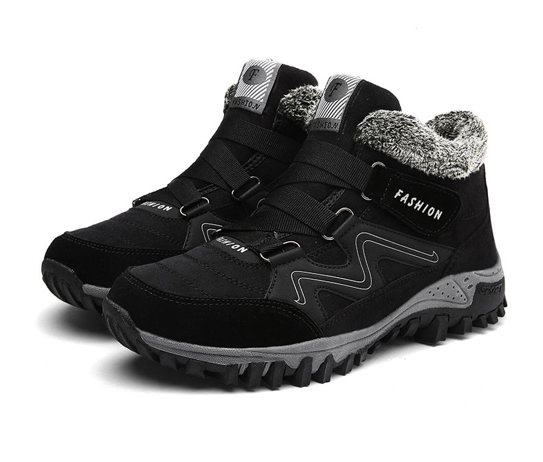 Schwarze Herren-Wanderschuhe mit rutschfester Sohle, warmem Futter und modischem Design. Ideal für Outdoor-Aktivitäten und Winterwanderungen.