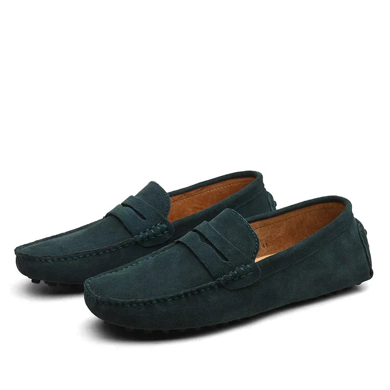 Dunkelgrüne Wildleder-Mokassins für Herren, rutschfeste Sohle, elegantes Design, ideal für Freizeit und Business, bequeme Passform.