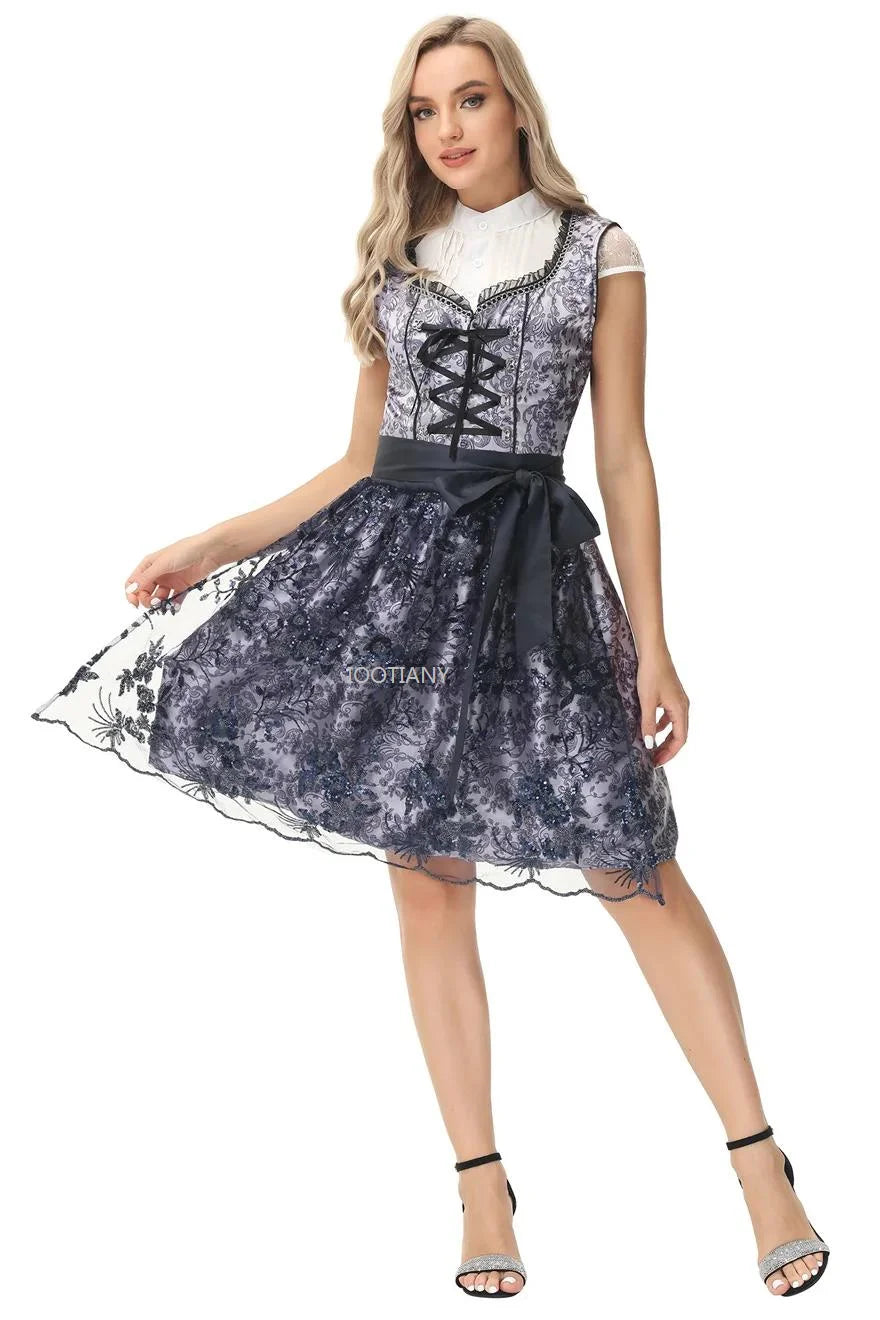 Stilvolles Damenkleid im bayerischen Trachtenstil